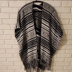 Old Navy Black and Gray Patterned Shawl
